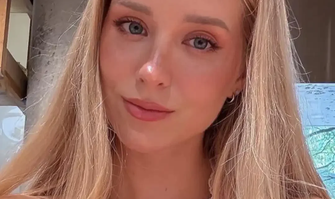 Caroline Zalog Biography: Age, Net Worth, Boyfriend, Height, Career, Instagram