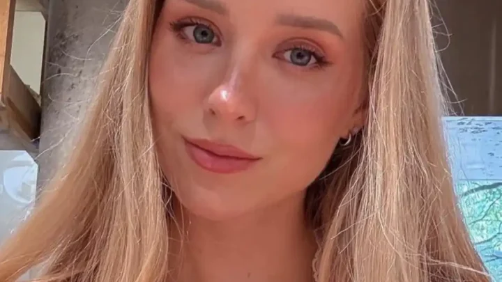 Caroline Zalog Biography: Age, Net Worth, Boyfriend, Height, Career, Instagram