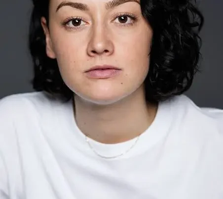 Manouk Pluis Biography: Age, Boyfriend, Net Worth, Height, Movies, Parents, TV Shows, Education