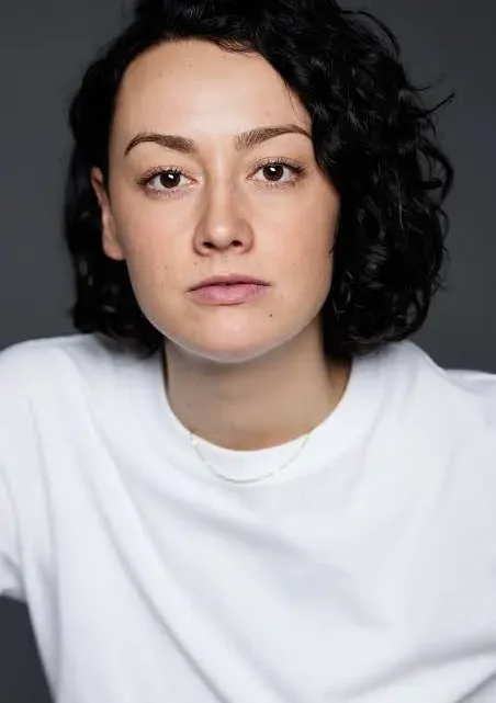 Manouk Pluis Biography: Age, Boyfriend, Net Worth, Height, Movies, Parents, TV Shows, Education