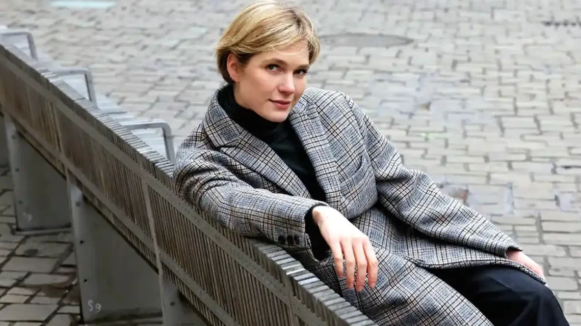 Emma Moortgat Biography: Age, Boyfriend, Net Worth, Movies, Shows, Parents, Height, Family