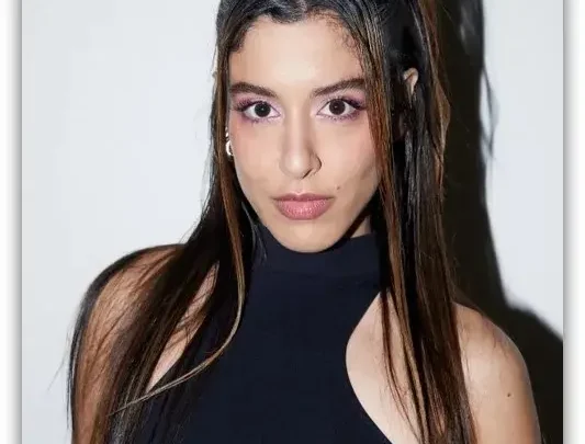 Marina Satti Biography: Age, Boyfriend, Net Worth, Instagram, Albums, Career, Parents, Siblings