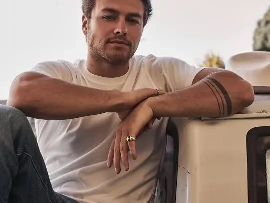 Peyton Meyer Biography: Wife, Age, Net Worth, Height, Parents, Son, Movies, Instagram