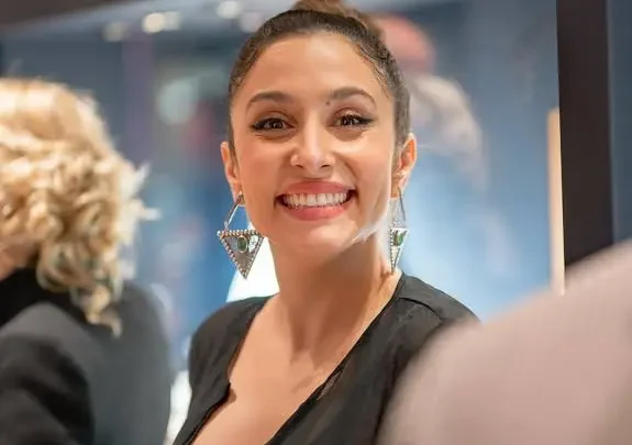 Sarah Perles Biography: Awards, Husband, Films, Net Worth, Parents, Social Media, Height, Education, TV shows