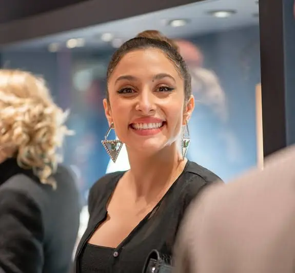 Sarah Perles Biography: Awards, Husband, Films, Net Worth, Parents, Social Media, Height, Education, TV shows