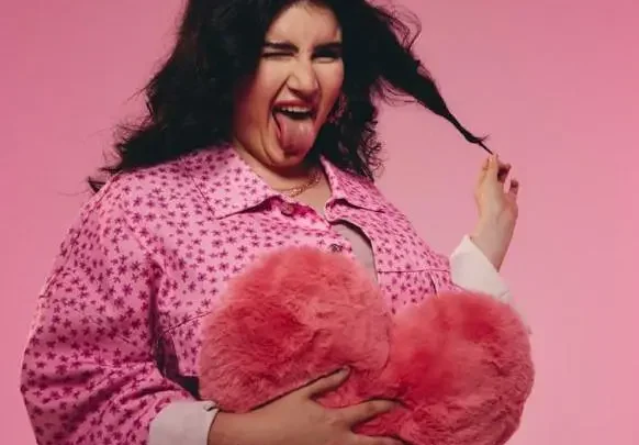 Maria Tomba Biography: Age, Songs, Net Worth, Boyfriend, Albums, Height, X Factor