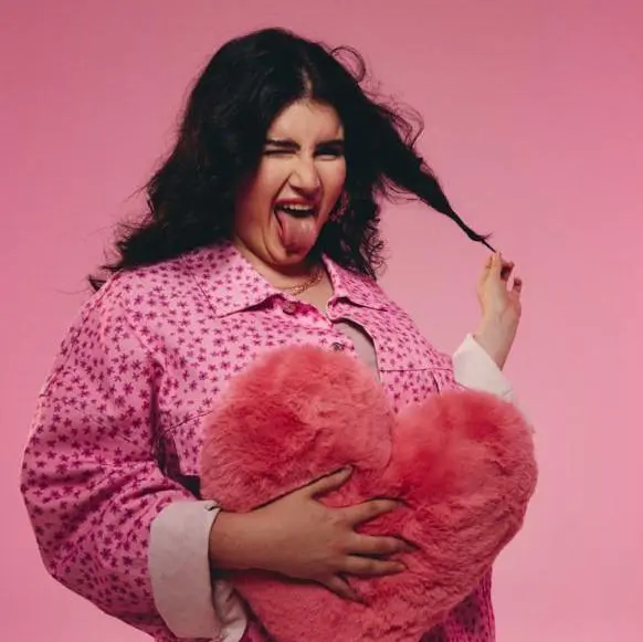 Maria Tomba Biography: Age, Songs, Net Worth, Boyfriend, Albums, Height, X Factor