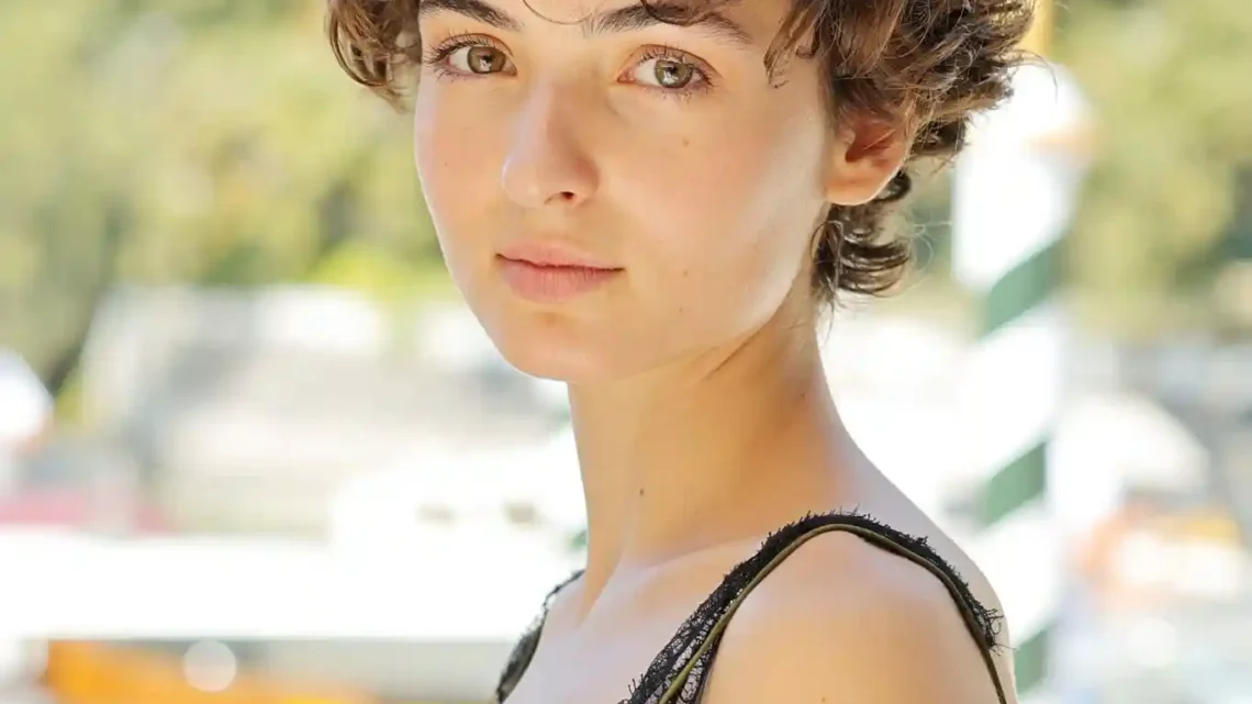 Tecla Insolia Biography: Age, Movies, Net Worth, Boyfriend, Height, Songs, TV Shows