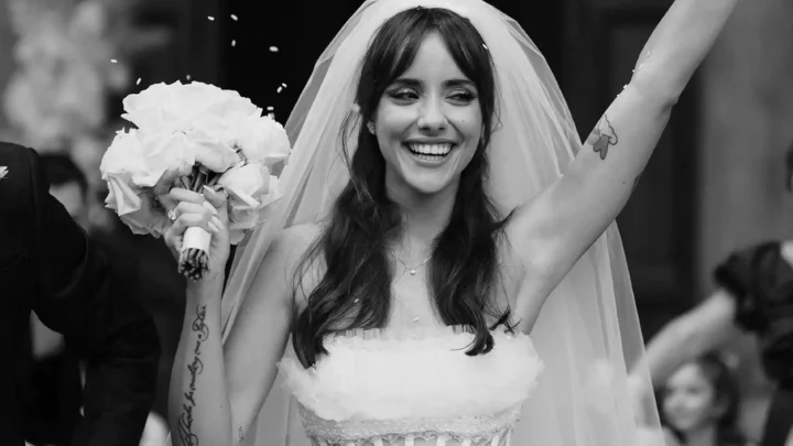 Giulia Penna Biography: Age, Songs, Net Worth, Husband, Height, YouTube, Albums