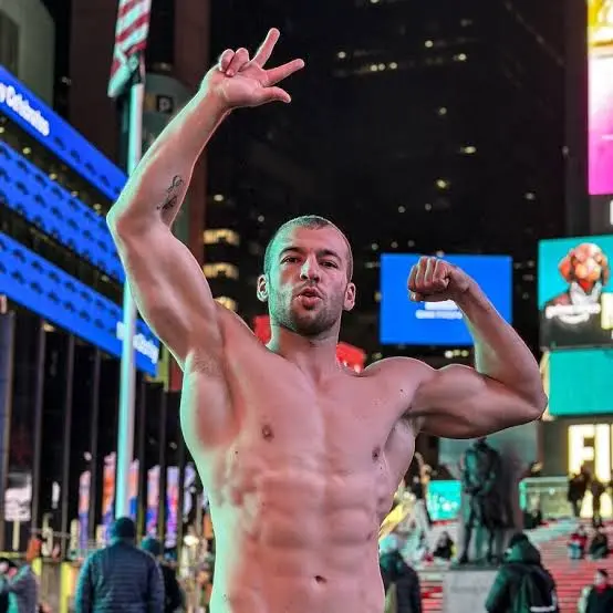 Chris Kogias Biography: Age, YouTube, Net Worth, Girlfriend, Fitness, TikTok