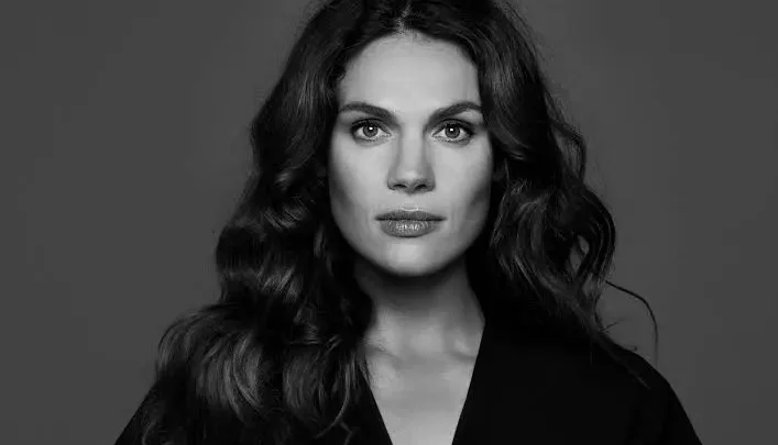 Anna Drijver Biography: Age, Husband, Net Worth, Height, Children, Movies, Shows, Parents