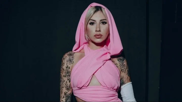 Stela Rade Biography: Age, Boyfriend, Net Worth, Height, Songs, Mother, Sister