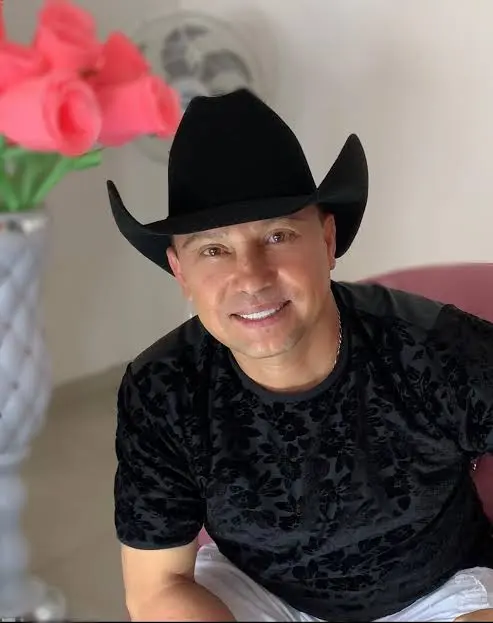 Giovanny Ayala Biography: Age, Wife, Son, Net Worth, Height, Songs, Brothers