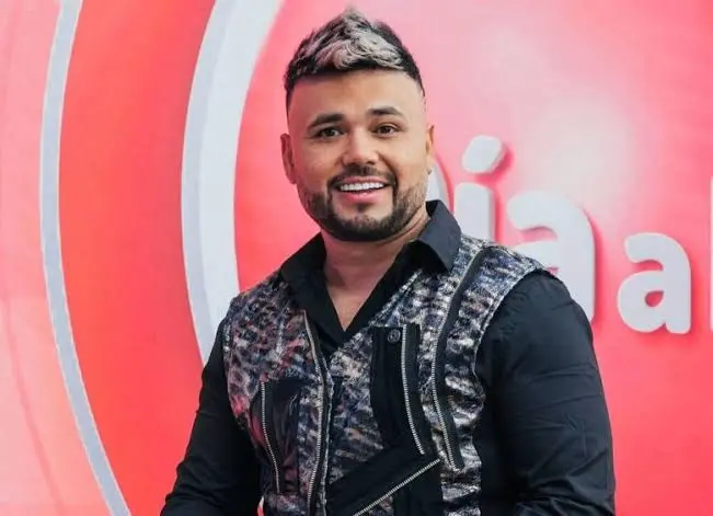 Ciro Quiñonez Biography: Age, Wife, Net Worth, Height, Songs, Albums, Hometown