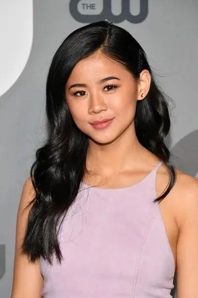 Leah Lewis Biography: Age, Boyfriend, Net Worth, Height, Movies, Parents, Siblings