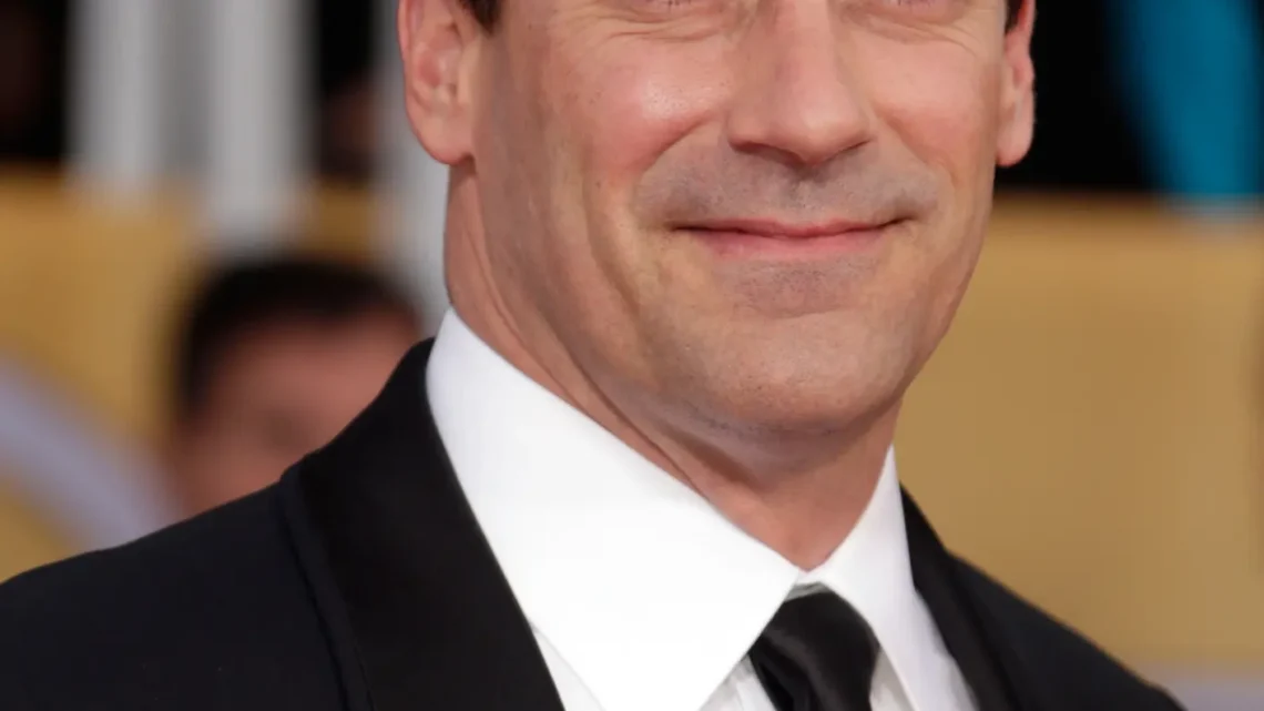 Jon Hamm Biography: Wife, Age, Net Worth, Height, Movies, Mad Men, Sisters