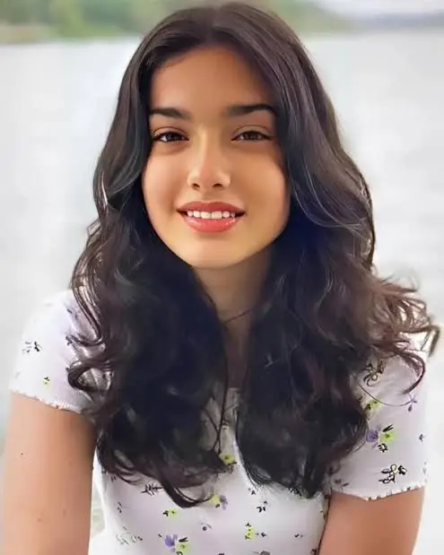 Kübra Süzgün Biography: Age, Net Worth, TV Shows, Awards, Career, Instagram, Boyfriend