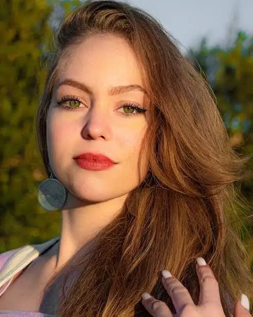 Sofia Berbich Biography: Age, Fiancé, Net Worth, Height, Career, Instagram, Music Video