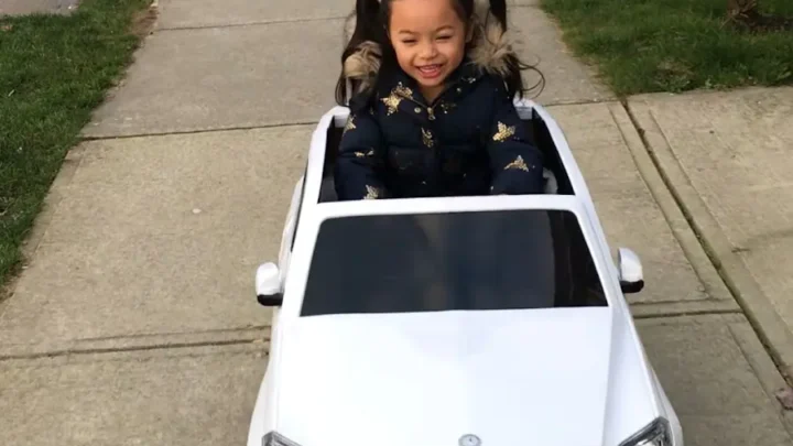 Vlog with EMMA Biography: Age, Brother, Net Worth, Height, Career, YouTube, Family