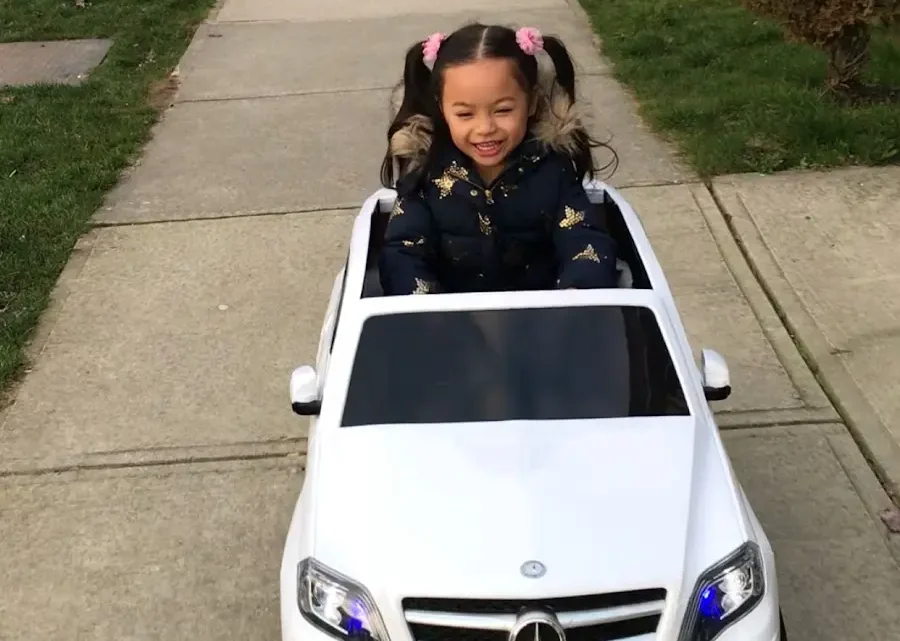 Vlog with EMMA Biography: Age, Brother, Net Worth, Height, Career, YouTube, Family