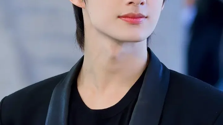 Wen Junhui Biography: Age, Songs, Parents, Instagram, Girlfriend, Religion, Net Worth, Height