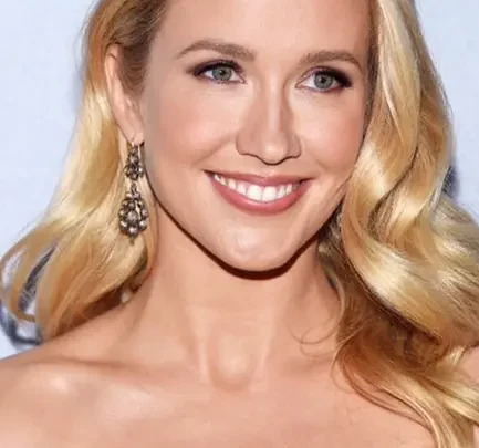 Anna Camp Biography: Husband, Age, Net Worth, Height, Movies & TV Shows, Parents, Sister