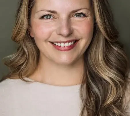 Rebecca Shoichet Biography: Net Worth, Husband, Films, Children, Height, Nationality, Age, Siblings