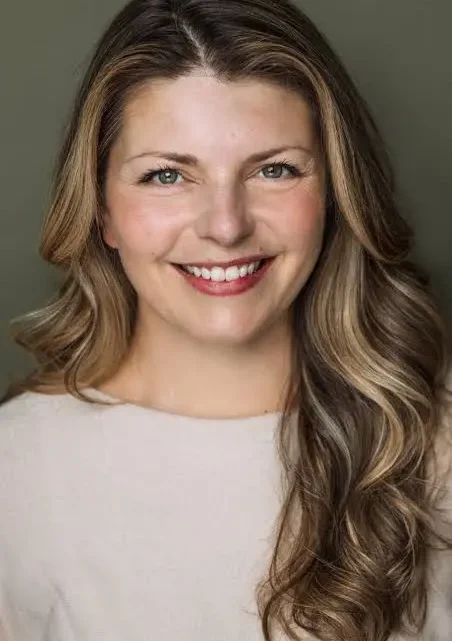 Rebecca Shoichet Biography: Net Worth, Husband, Films, Children, Height, Nationality, Age, Siblings