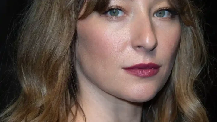 Isidora Goreshter Biography: Net Worth, Age, Height, Instagram, Husband, Films, Brother, YouTube, Nationality