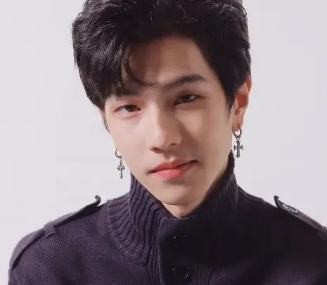 Pond Khunnapat Biography: Age, Religion, Girlfriend, Instagram, Net Worth, Parents, Nationality, Brother, YouTube