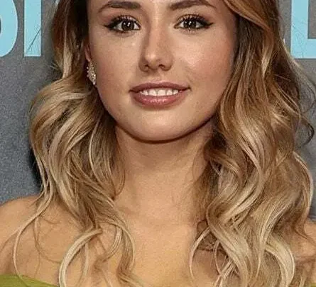 Lily Mo Sheen Biography: Age, Height, Parents, Net Worth, Boyfriend, Instagram, Movies, TikTok, Cousin