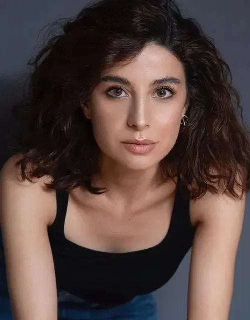 Dilek Güler Biography: Age, Net Worth, Kan Çiçekleri, Movies, TV Shows, Instagram, Husband