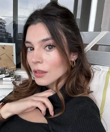 Melis Elif Doğan Biography: Age, Net Worth, Height, Husband, Songs, Movies, TV Shows, Parents