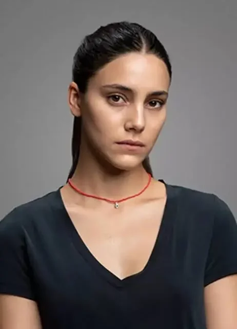 Dilin Döğer Biography: Age, Net Worth, Height, Movies, TV Shows, Parents, Siblings, Husband