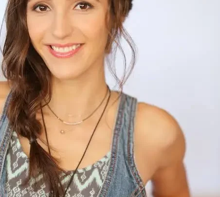 Stephanie Panisello Biography: Age, Husband, Height, Net Worth, Claire Redfield, Parents, Brothers