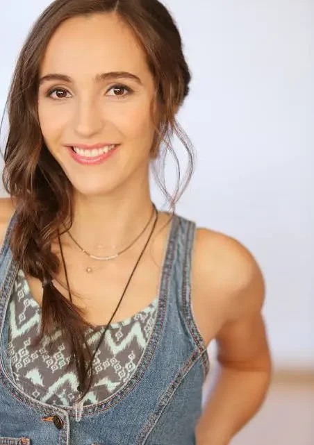 Stephanie Panisello Biography: Age, Husband, Height, Net Worth, Claire Redfield, Parents, Brothers