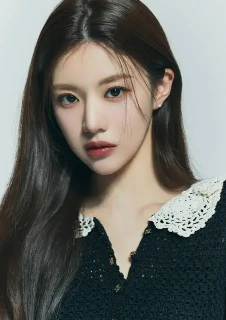 Go Youn-jung Biography: Age, Net Worth, Parents, Movies, Instagram, Boyfriend, Facebook, Height, Brother