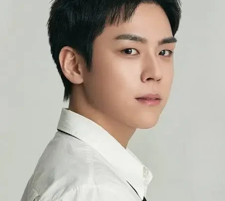 Kim Do-hoon Biography: Height, Age, Parents, Net Worth, Girlfriend, Religion, Brother, Nationality, Instagram