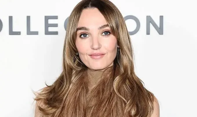 Chloe Fineman Biography: Age, Parents, Height, Net Worth, Movies & TV Shows, SNL Career, Husband