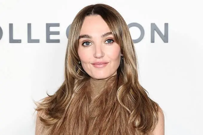 Chloe Fineman Biography: Age, Parents, Height, Net Worth, Movies & TV Shows, SNL Career, Husband