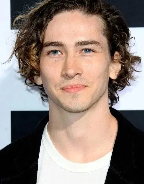 Dylan Arnold Biography: Partner, Age, Parents, Height, Net Worth, Movies & TV Shows, Career