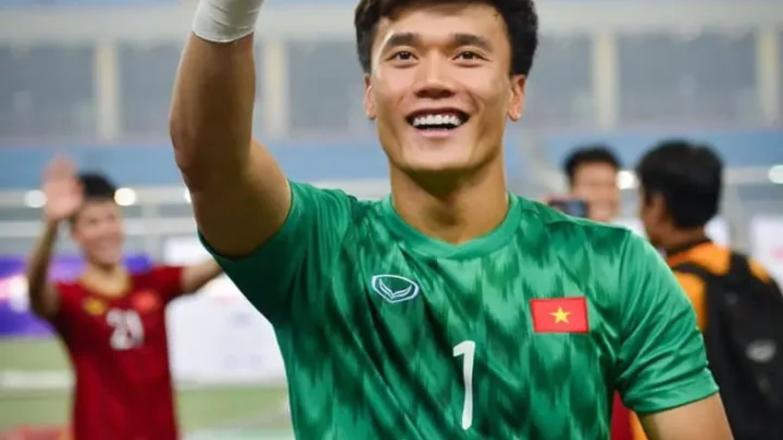 Bùi Tiến Dũng Biography: Wife, Age, Parents, Height, Net Worth, Club, Stats, Salary