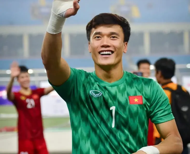 Bùi Tiến Dũng Biography: Wife, Age, Parents, Height, Net Worth, Club, Stats, Salary