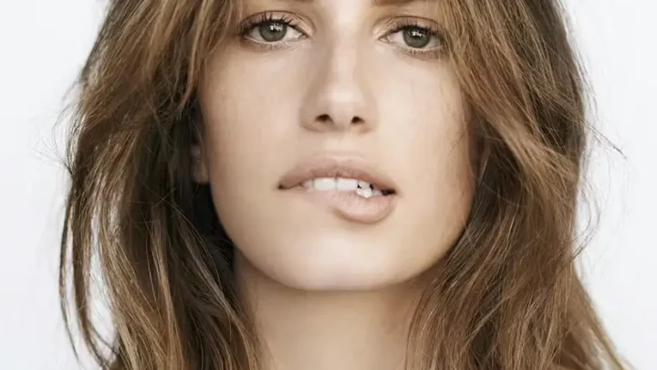 Rene Russo’s daughter, Rose Gilroy Biography: Parents, Age, Net Worth, Movies, Height, Husband, Career