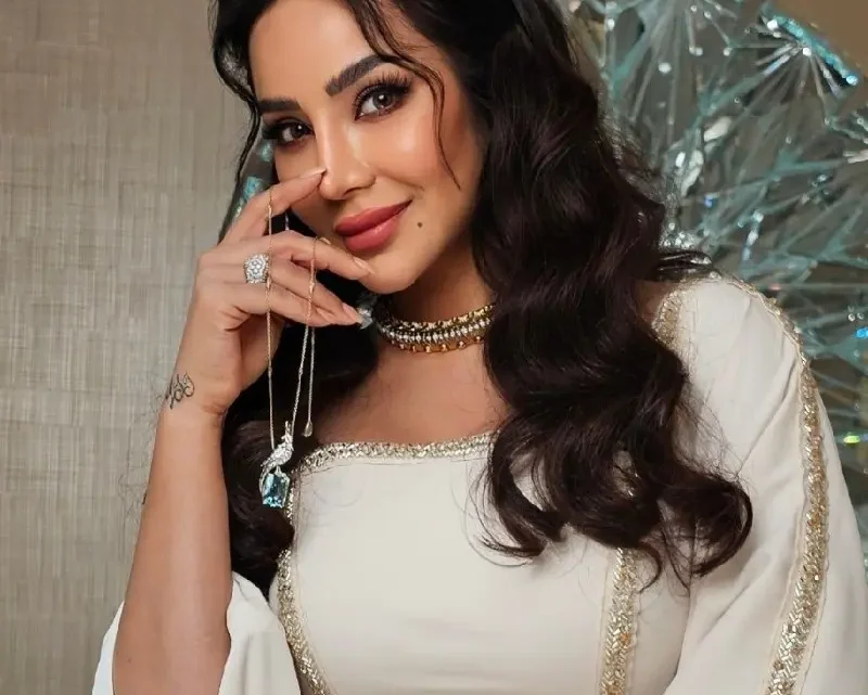 Lojain Omran Biography: Age, Youtube, Net Worth, TV Shows, Height, Religion, Spouse, Children