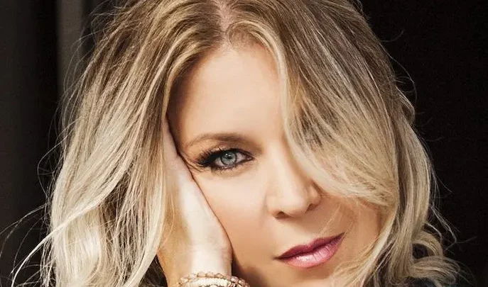 Gina Jeffreys Biography: Husband, Age, Songs, Net Worth, Ethnicity, Height, Son, Religion