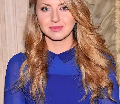 Nina Arianda Biography: Age, Net Worth, Awards, Broadway, Movies, Career, Husband, Height