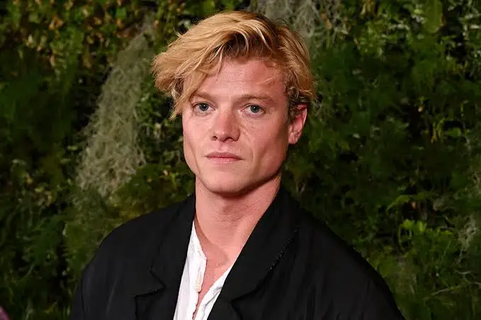 Tom Rhys Harries Biography: Age, Girlfriend, Net Worth, Movies, Career, Parents, Siblings, TV Shows