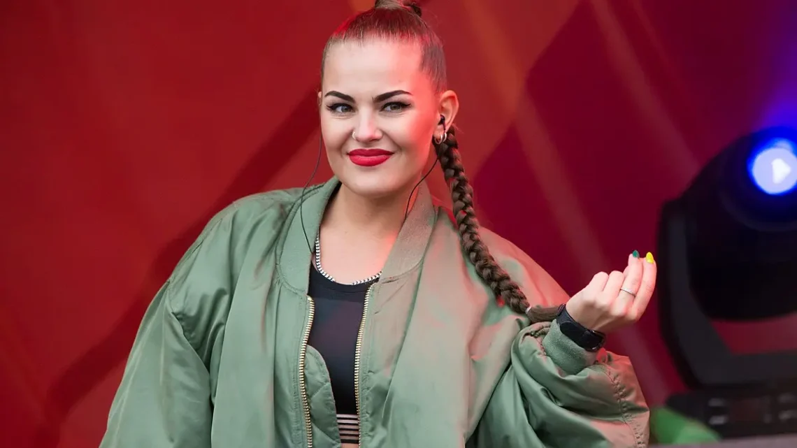 Sonya Tayurskaya Biography: Age, Real Name, Net Worth, Height, Husband, Nationality, Instagram