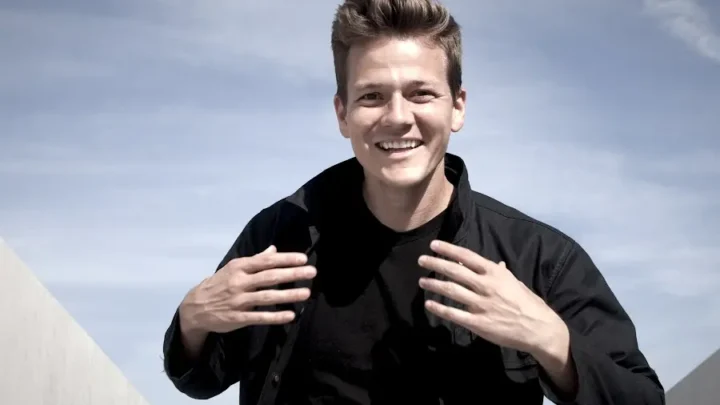 Tyler Ward Biography: Wife, Age, Children, Net Worth, Songs, Albums, YouTube, Height